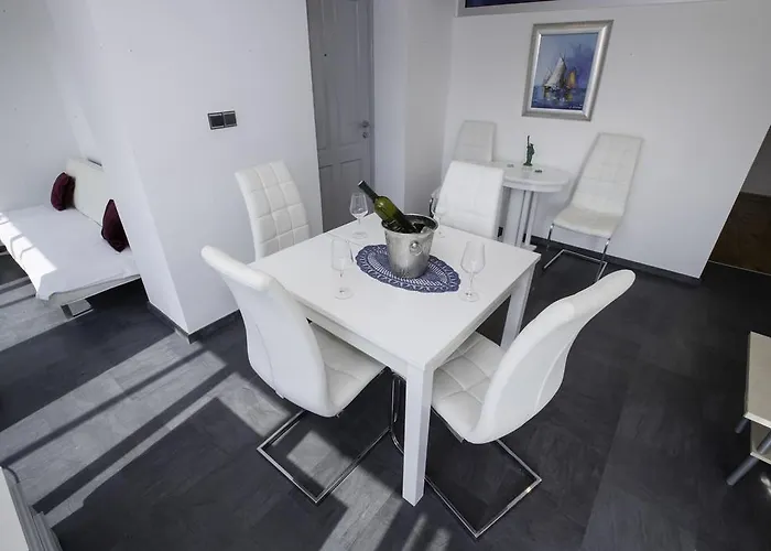 Four Towers Apartman Rab Town