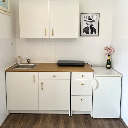 Four Towers Apartment *